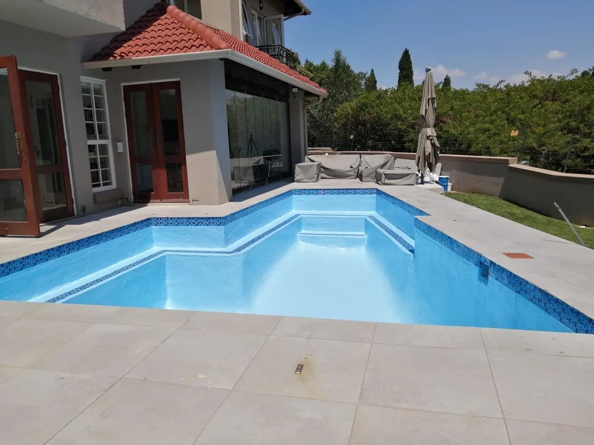 Garden pool with raised spa and mosaic tile trim